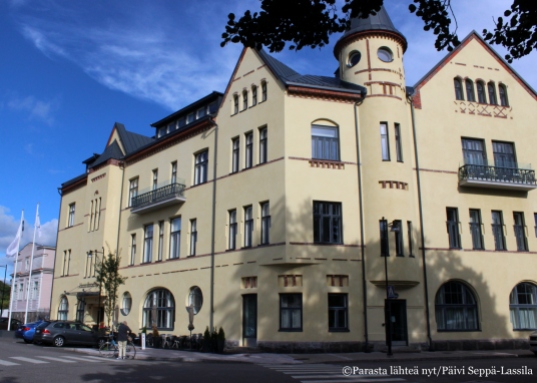 Hotel Regatta on kuuluisan arkkitehdin Lars Sonckin vuonna 1898 suunnittelema jugendrakennus . Se entisöitiin täysin vuonna 2013.