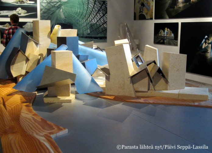 Pienoismalli Frank Gehryn suunnittelemasta Guggenheim-museosta.